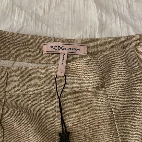 BCBGeneration Twill Short in Toffee - Picture 7 of 8